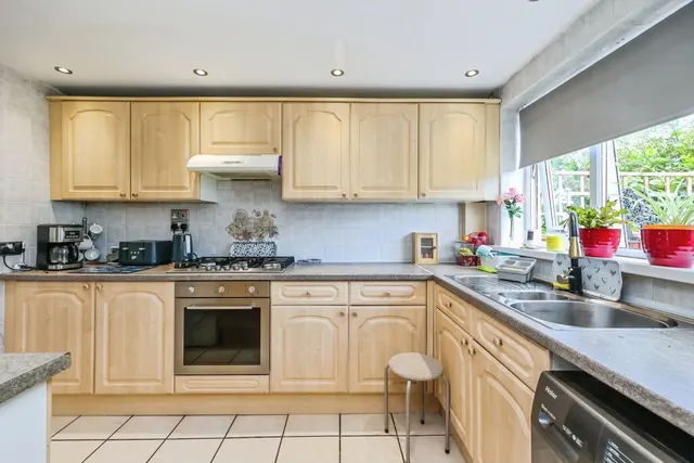 Photo 2 — Listowel Crescent, Clifton, Nottingham, NG11