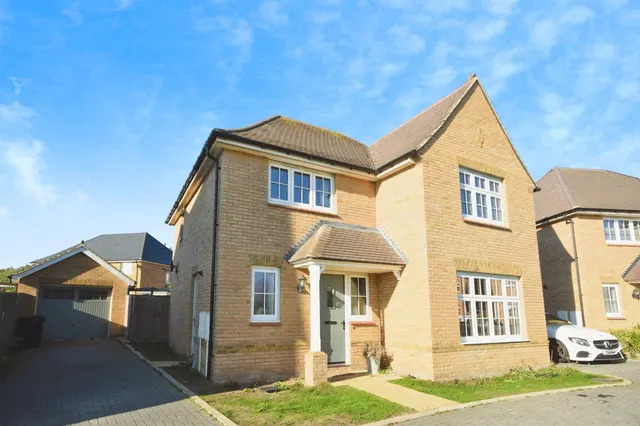 Radley Avenue, Silver End, CM8, photo 1