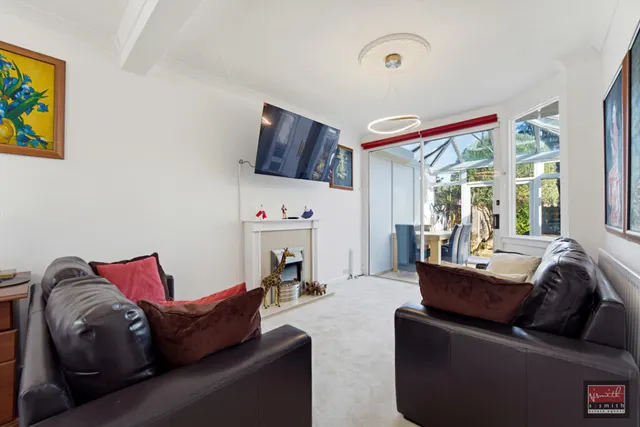 Strodes Crescent, Staines-upon-Thames, TW18, photo 3
