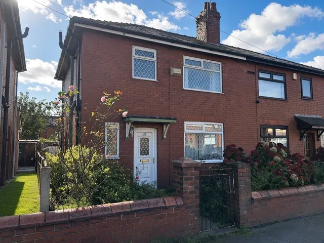 Hadfield Street, Hathershaw, OL8, photo 1