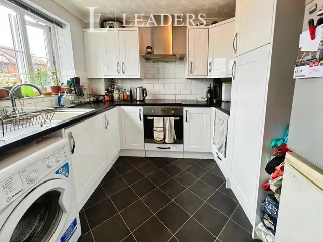 Brackenwood Crescent, Bury St Edmunds, IP32, photo 2