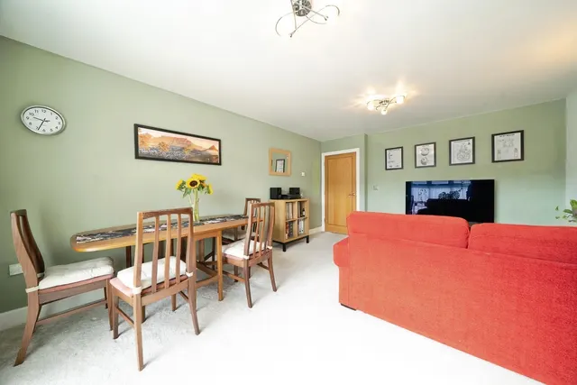 High Street, Addlestone, KT15, photo 1
