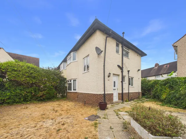 St. Georges Crescent, Cippenham, SL1, photo 1