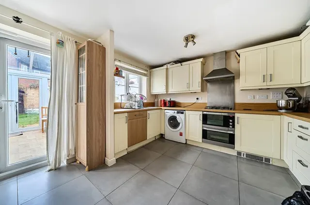 Collier Crescent, Witney, OX28, photo 3