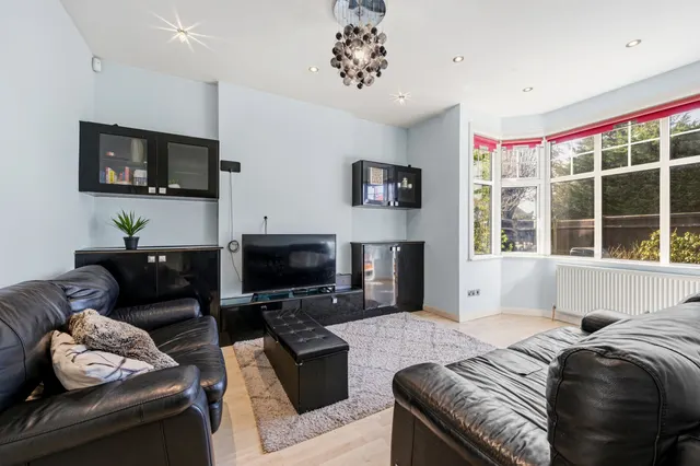 Oakwood Road, West Wimbledon, SW20, photo 2