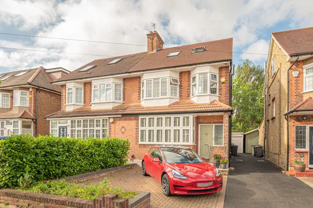 149 Chanctonbury Way, London, photo 1