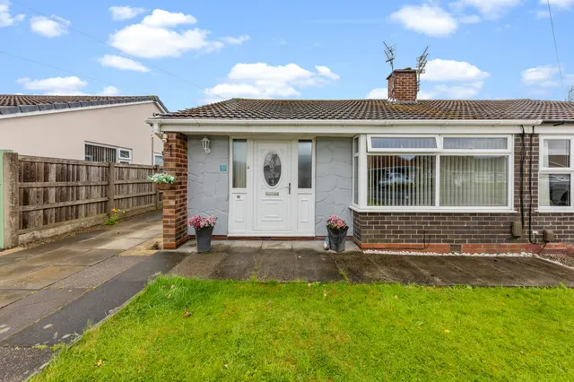 Winfrith Road, Fearnhead, Warrington, Warrington, WA2 0QE, photo 1