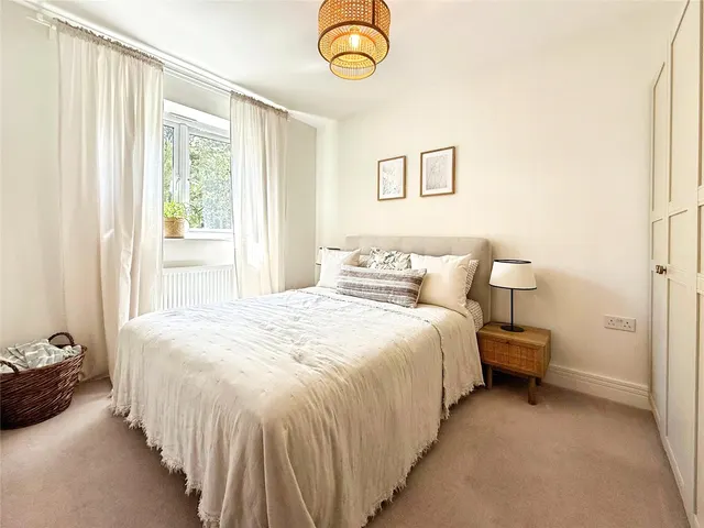 Photo 3 — Hollywood Place, Crowthorne, Berkshire, RG45 6UH