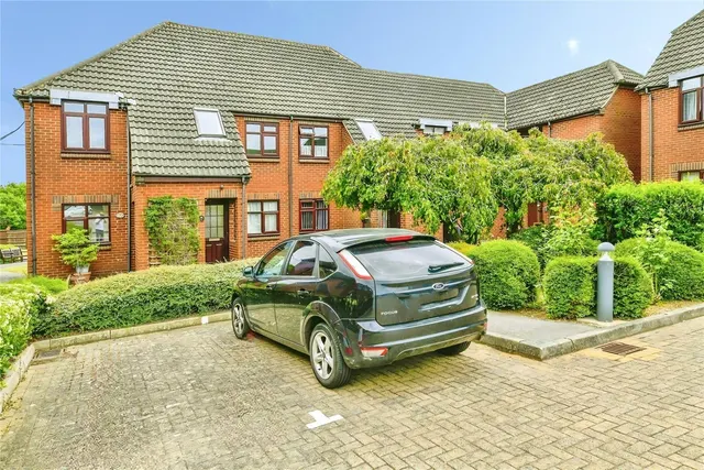 The Lawns, Stevenage, Hertfordshire, SG2, photo 1