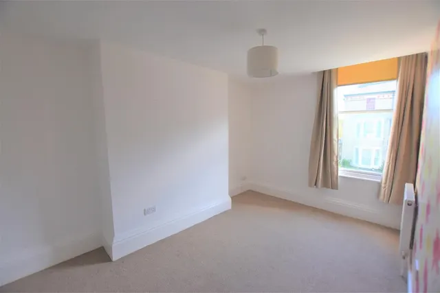 Photo 2 — 32 Westbourne Grove, Scarborough YO11 2DL