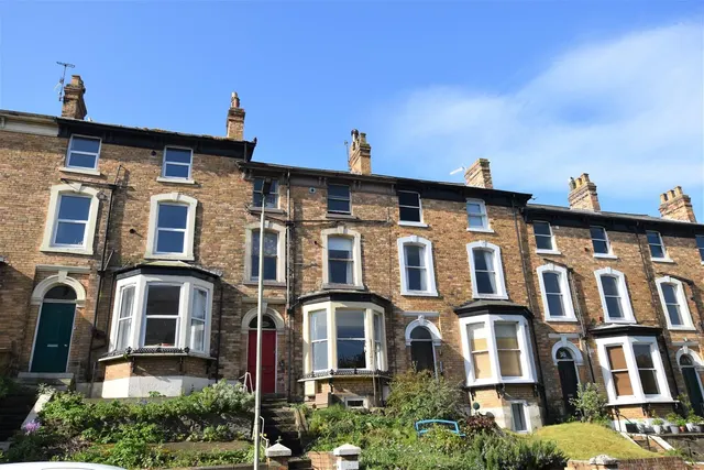 32 Westbourne Grove, Scarborough YO11 2DL, photo 1