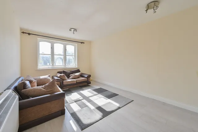 Photo 2 — 12 Roedean House, Exeter Close, Watford