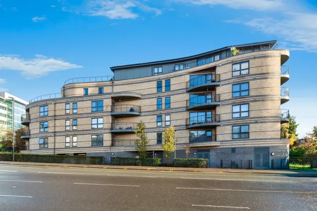 Windsor Road, Slough, photo 1