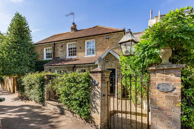 Ham Farm Road, Richmond, Surrey, TW10 5ND, photo 1
