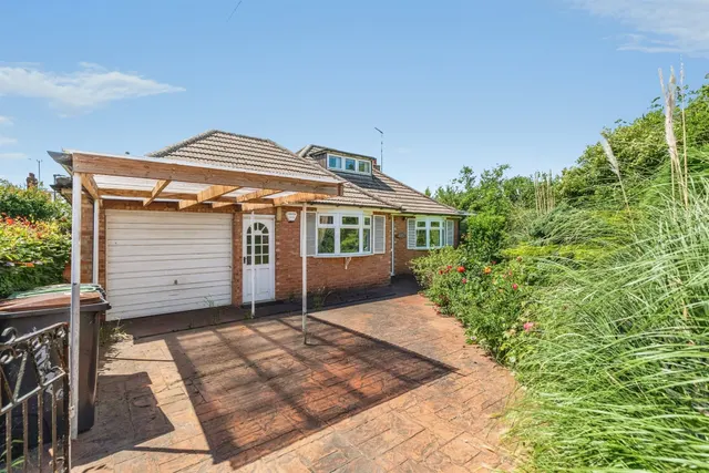 Beaconsfield Place, Rushden, photo 1