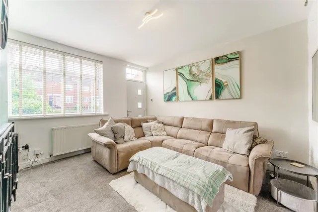 Grove Avenue, Hemsworth, WF9, photo 3