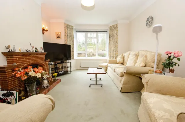 Photo 2 — Glasslaw Road, Southampton, SO18 5PE