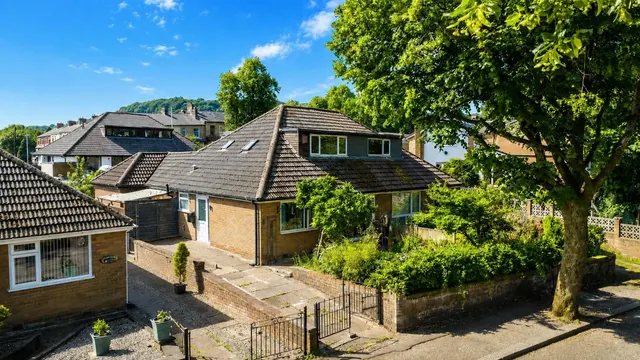 Falcon Avenue, Darwen, photo 1