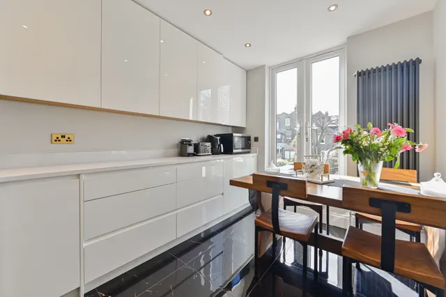 Photo 3 — 25 Dempster Road, London