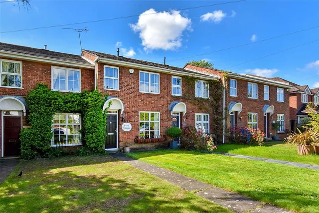 High Road, Cookham, SL6, photo 1