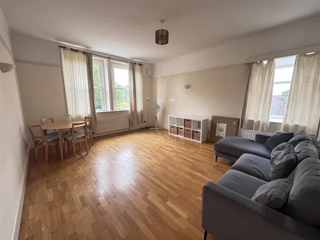 Photo 2 — Oakleigh Park South, Whetstone, N20 9JU