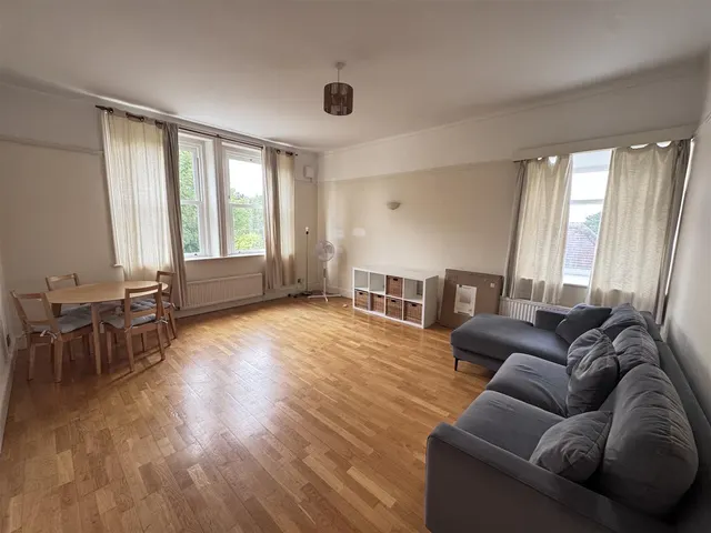 Photo 3 — Oakleigh Park South, Whetstone, N20 9JU