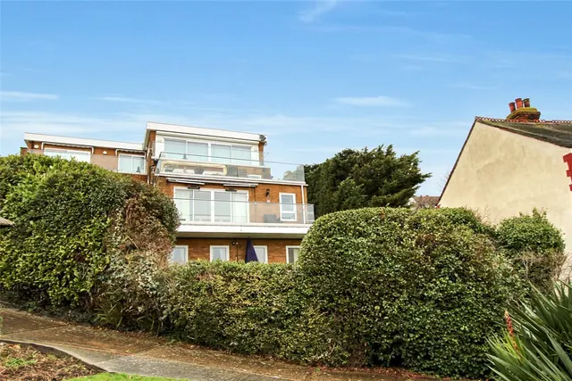 Photo 3 — Undercliff Gardens, Leigh-on-Sea, Essex, SS9