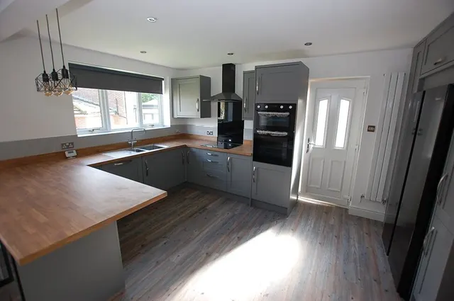 Pinewood Close, Dukinfield, SK16, photo 3