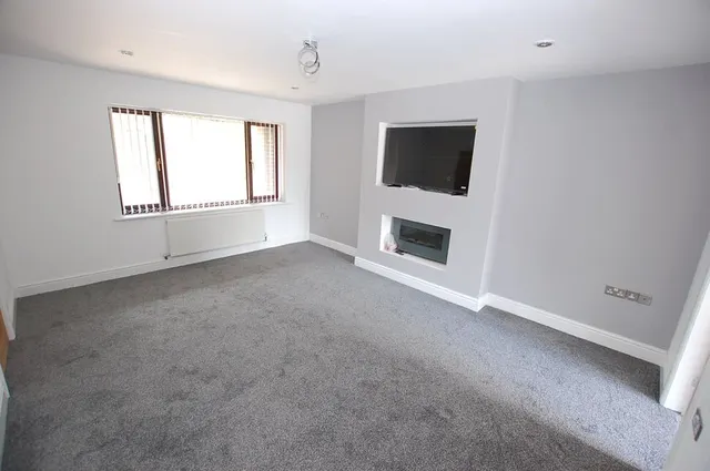 Pinewood Close, Dukinfield, SK16, photo 2