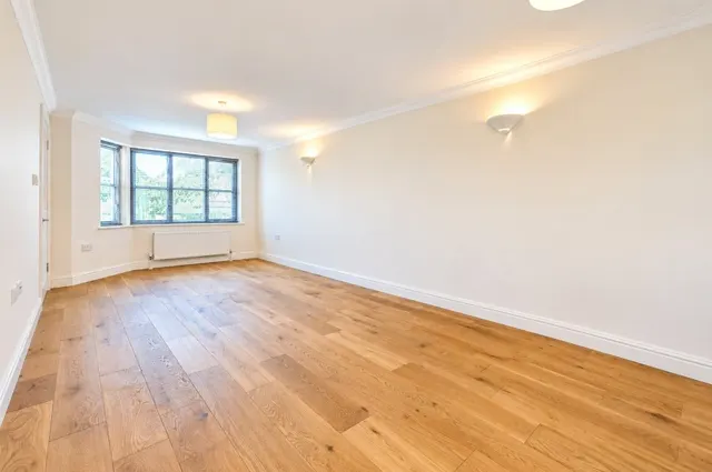 with 2 bedrooms in Linton, Cambridge, CB21, photo 3
