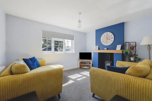 Balcombe Road, Horley, RH6, photo 1