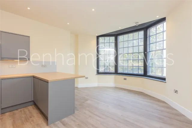 Carlyle Road, Ealing, W5, photo 1