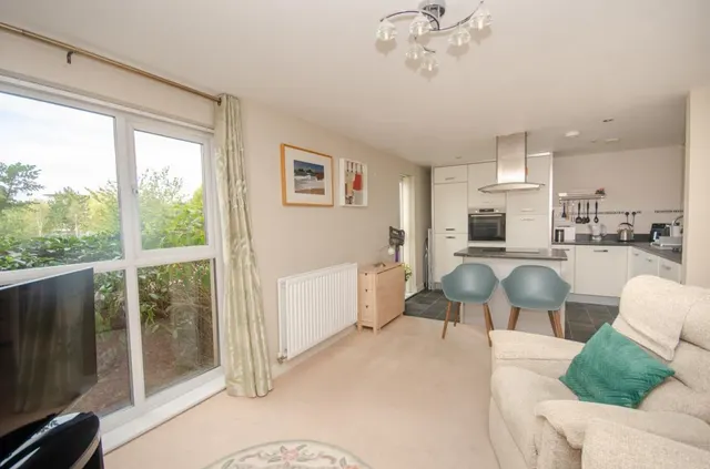 Long Down Avenue, Cheswick Village, BS16, photo 3