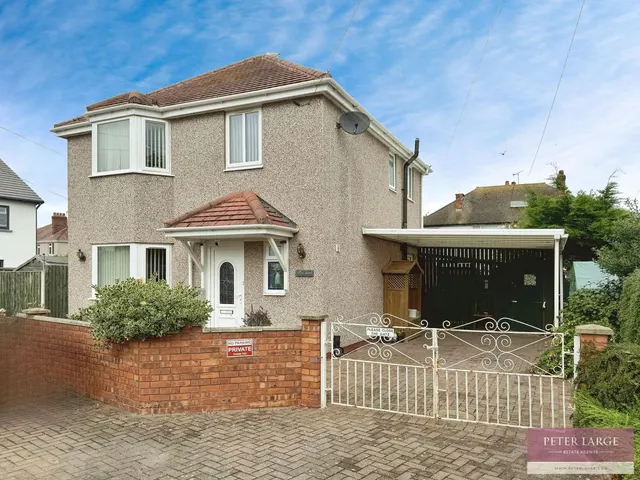 Off Lynton Walk, Rhyl, Denbighshire, LL18 3RW, photo 1