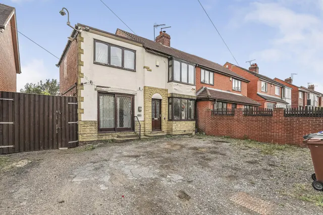 Burton Road, Barnsley, S71, photo 1