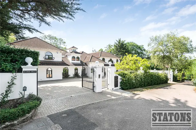 The Close, Totteridge, London, N20 8PJ, photo 1
