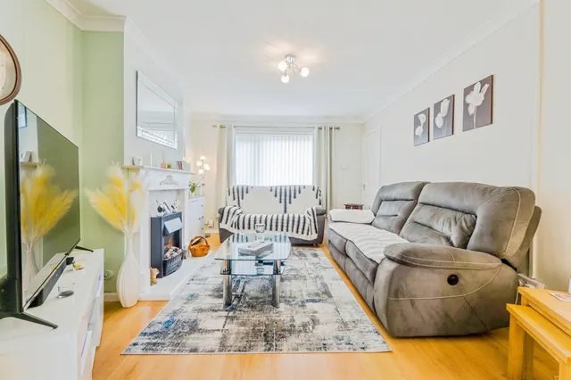 Brayford Place, Llanrumney, CF3, photo 3