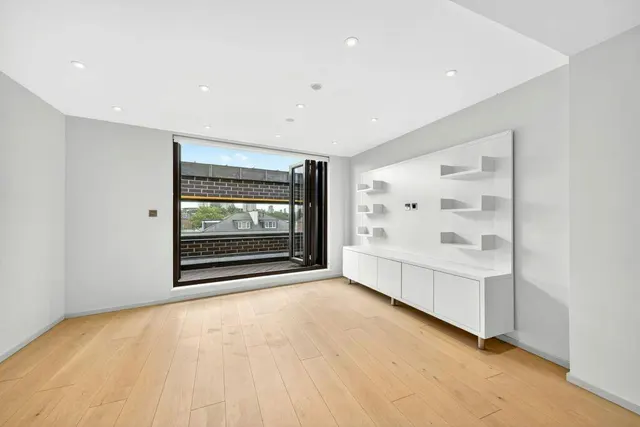 Seven Sisters Road, London, N7, photo 1