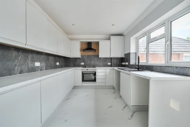 Photo 2 — Holly Hill Lane, Sarisbury Green, Southampton