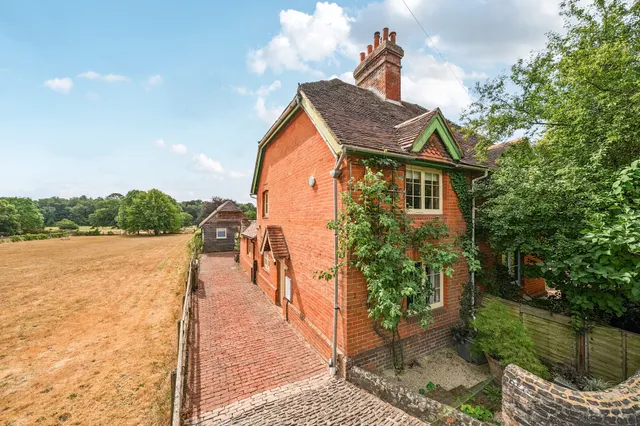 Tilford Street, Farnham, GU10, photo 1