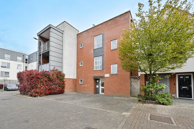 2 Humming Bird Court, Osprey Lane, Harrow, photo 1