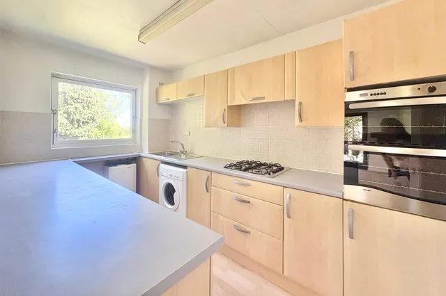 Photo 2 — Hillcrest, Upper Weybourne Lane, Farnham, Surrey, GU9 9DH
