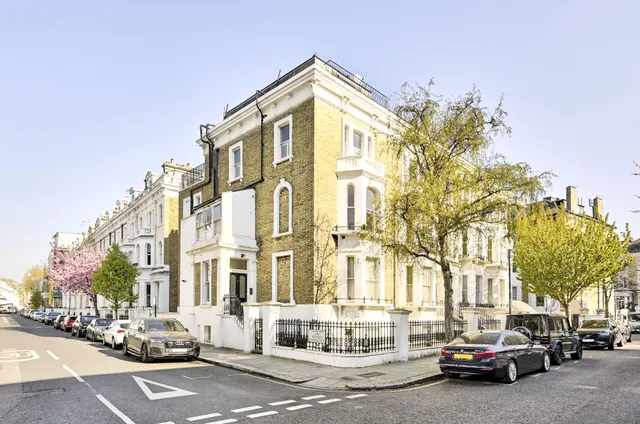 Photo 2 — Flat 4, 8 Redcliffe Street, London