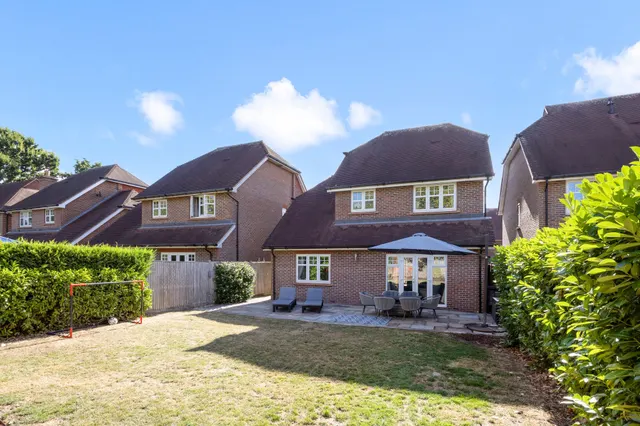 Farthings Hill, Horsham, RH12, photo 1