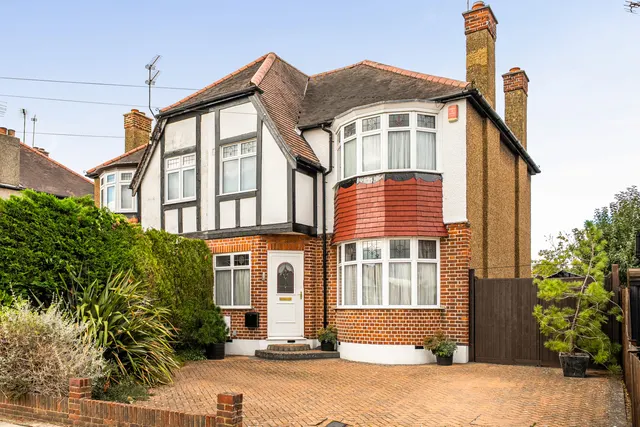 Ladygate Lane, Ruislip, HA4, photo 1