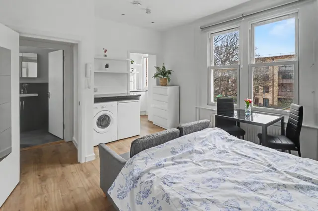 Camden Road, N7, photo 1