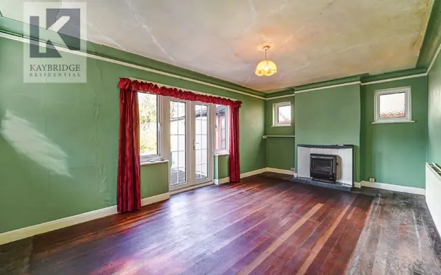Photo 3 — Rosedale Road, Epsom, KT17