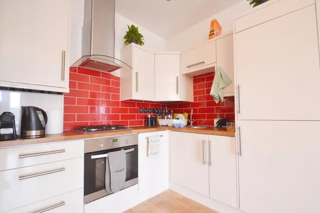 Woodside Green, London, SE25, photo 3