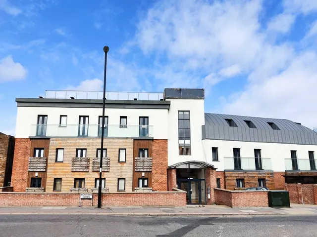 Woodside Green, London, SE25, photo 1