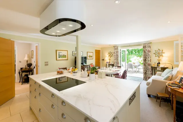 Burdett Street, Ramsbury, SN8, photo 3